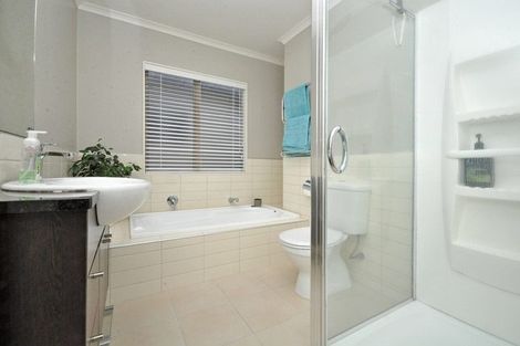 Photo of property in 107 Baverstock Road, Flat Bush, Auckland, 2016