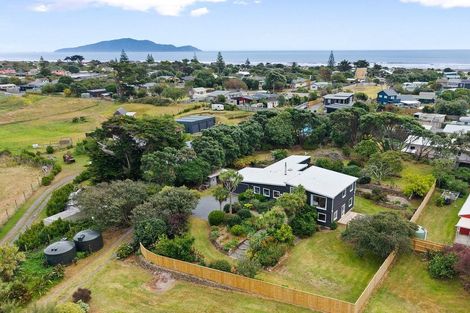 Photo of property in 321 Te Horo Beach Road, Te Horo Beach, Otaki, 5581
