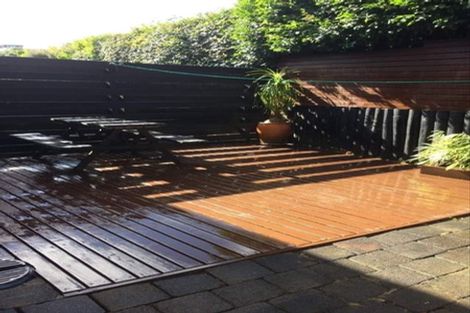 Photo of property in 2/22 Mariposa Crescent, Birkenhead, Auckland, 0626