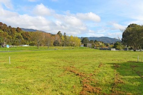 Photo of property in 5 Twin Lakes Road, Te Marua, Upper Hutt, 5018