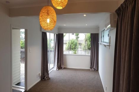 Photo of property in 9 Tracey Terrace, Te Atatu South, Auckland, 0602