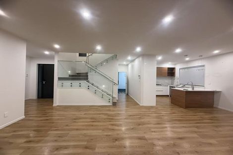 Photo of property in 142a Luckens Road, West Harbour, Auckland, 0618