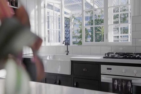 Photo of property in 32 Belt Road, Moturoa, New Plymouth, 4310