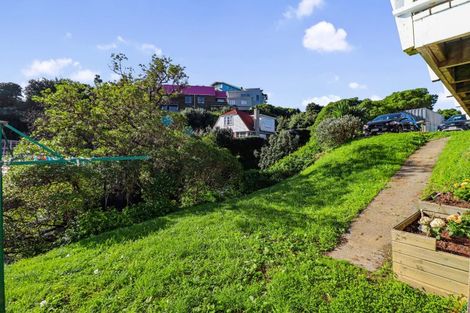 Photo of property in 55 Hungerford Road, Houghton Bay, Wellington, 6023