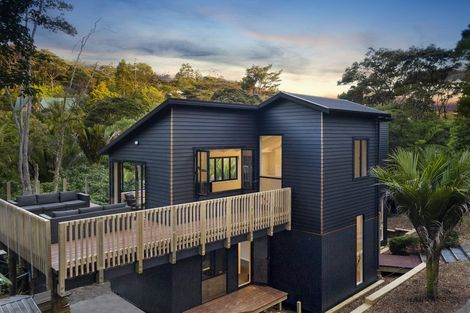 Photo of property in 11 Woontons Lane, Titirangi, Auckland, 0604