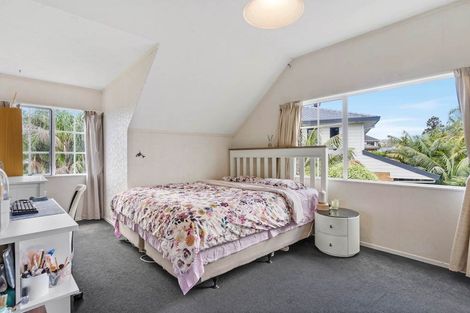 Photo of property in 13 Delisle Place, Windsor Park, Auckland, 0632
