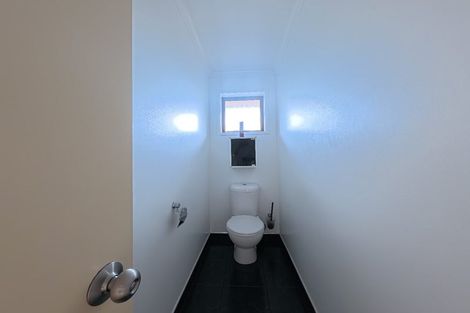 Photo of property in 593 Great South Road, Rosehill, Papakura, 2113