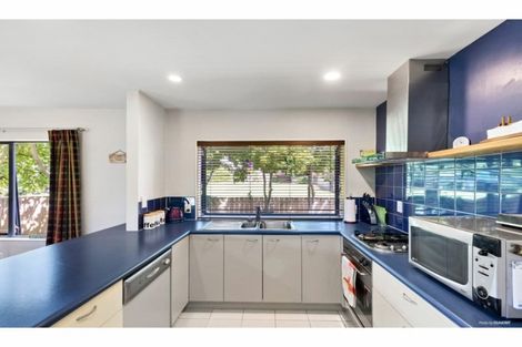 Photo of property in 2/24 Merton Avenue, Glenfield, Auckland, 0627