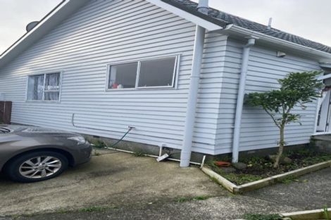 Photo of property in 18a Chetwode Grove, Newlands, Wellington, 6037