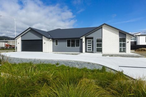 Photo of property in 1 Mawai Hakona Drive, Wallaceville, Upper Hutt, 5018