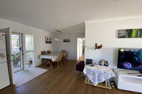 Photo of property in 1/269 Great North Road, Henderson, Auckland, 0612