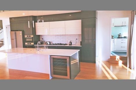 Photo of property in 6 Lancia Way, Oteha, Auckland, 0632