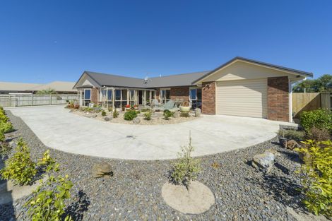 Photo of property in 11 Chestnut Close, Kelvin Grove, Palmerston North, 4414