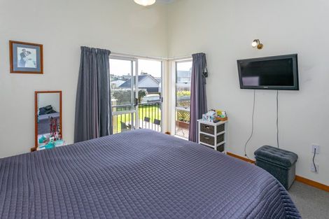Photo of property in 102 Awarua Place, Whangamata, 3620