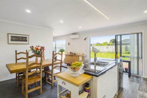 Photo of property in 10 Pohatu Lane, Otaki, 5512