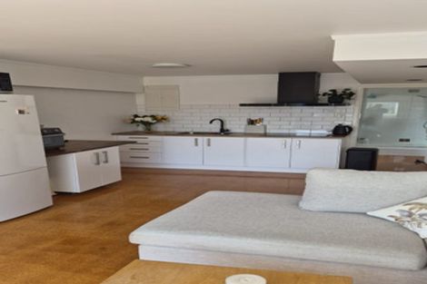 Photo of property in 5 Madison Place, Forrest Hill, Auckland, 0620