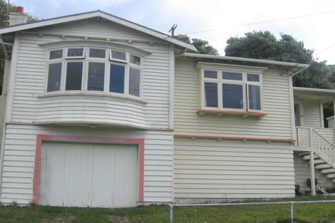 Photo of property in 105 Tauhinu Road, Miramar, Wellington, 6022