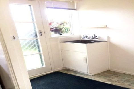 Photo of property in 2/5 Sylvan Crescent, Te Atatu South, Auckland, 0610