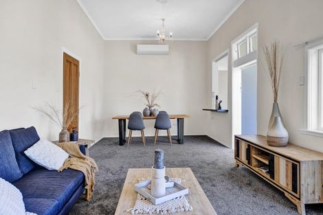 Photo of property in 25 Argyle Street, Hawera, 4610