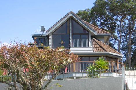 Photo of property in 2/9 The Esplanade, Castor Bay, Auckland, 0620