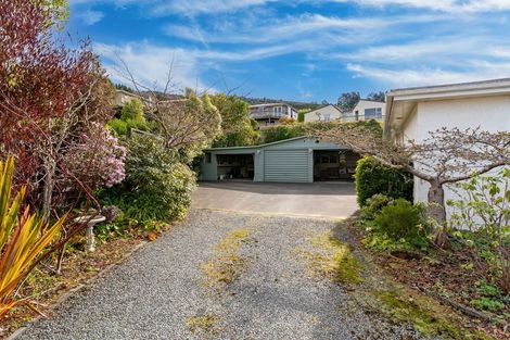 Photo of property in 21 Honeystone Street, Helensburgh, Dunedin, 9010