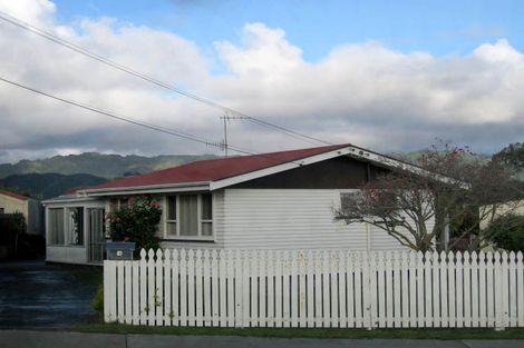 Photo of property in 18 Walton Road, Paraparaumu Beach, Paraparaumu, 5032