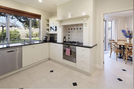 Photo of property in 33 Seymour Road, Mellons Bay, Auckland, 2014