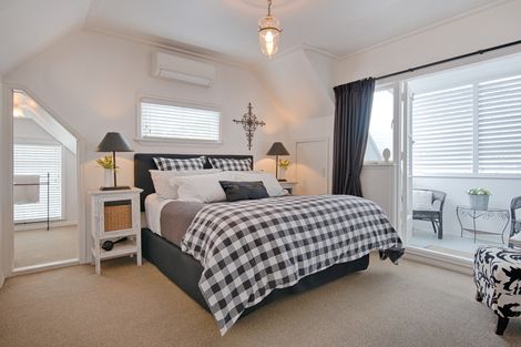 Photo of property in 8 Forrest Hill Road, Forrest Hill, Auckland, 0620