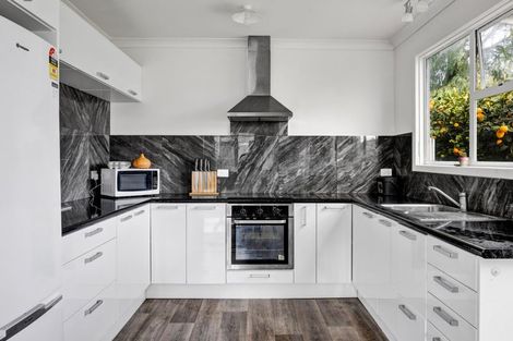 Photo of property in 11 Caplen Street, Hawera, 4610