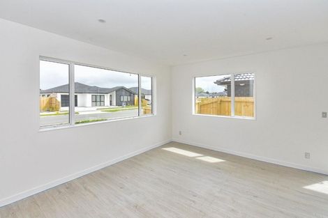 Photo of property in 27 Koroheke Road, Takanini, 2110