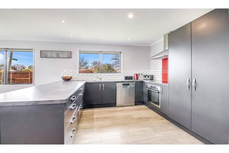 Photo of property in 17 Buckleys Road, Rangiora, 7400