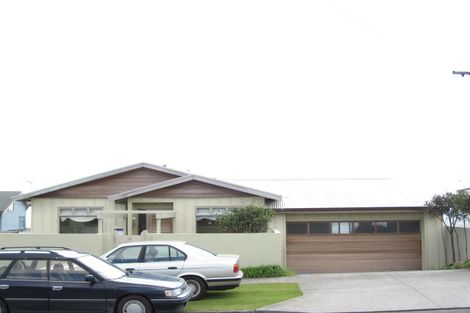 Photo of property in 15 Hamblyn Street, Strandon, New Plymouth, 4312