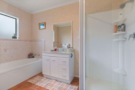 Photo of property in 9 Heaphy Place, Pukehangi, Rotorua, 3015