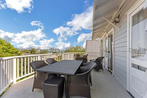 Photo of property in 2/15a Kerr Street, Devonport, Auckland, 0624