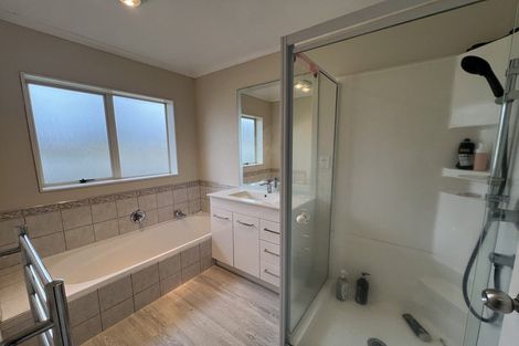 Photo of property in 12 Sheldon Place, Burswood, Auckland, 2013