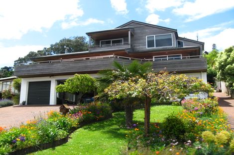 Photo of property in 16 Zita Avenue, Matakatia, Whangaparaoa, 0930