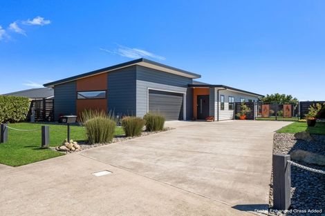 Photo of property in 8 Ash Close, Levin, 5510