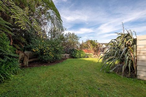 Photo of property in 2 Shaldon Crescent, Blagdon, New Plymouth, 4310