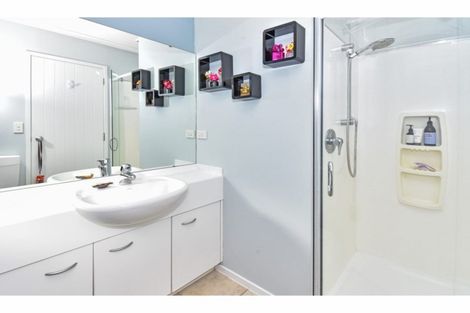 Photo of property in 69 Riverton Drive, Randwick Park, Auckland, 2105