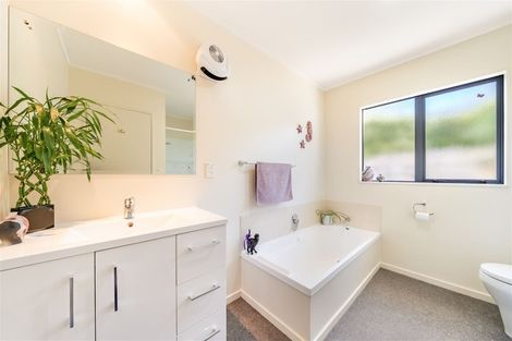 Photo of property in 25a Pinehaven Road, Pinehaven, Upper Hutt, 5019