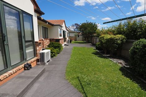 Photo of property in 9 Graven Court, Henderson, Auckland, 0612