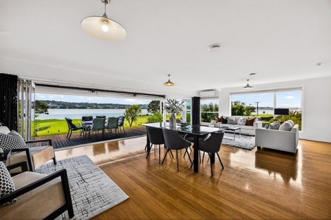 Photo of property in 70 Kiwi Esplanade, Mangere Bridge, Auckland, 2022