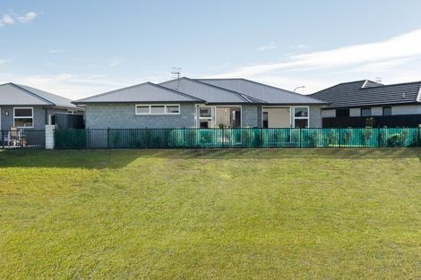 Photo of property in 77 Te Kio Crescent, Papamoa Beach, Papamoa, 3118