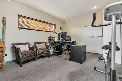 Photo of property in 1/1 Tern Place, Unsworth Heights, Auckland, 0632