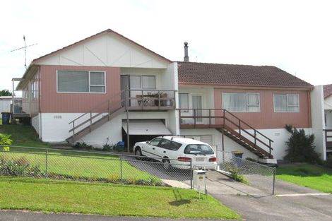 Photo of property in 1/2 Flagstaff Place, Massey, Auckland, 0614