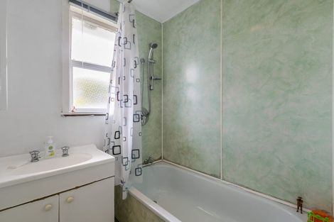 Photo of property in 12 Cargill Street, Papakura, 2110