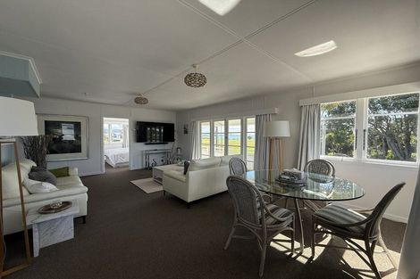 Photo of property in 15 Karoro Road, One Tree Point, 0118