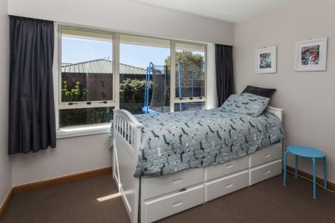 Photo of property in 2 Manor Place, Bryndwr, Christchurch, 8053