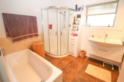 Photo of property in 128 Brunton Crescent, Thames, 3500