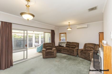Photo of property in 9 Innes Place, Roslyn, Palmerston North, 4414